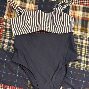 Lululemon XS Two Piece Bathing Suit